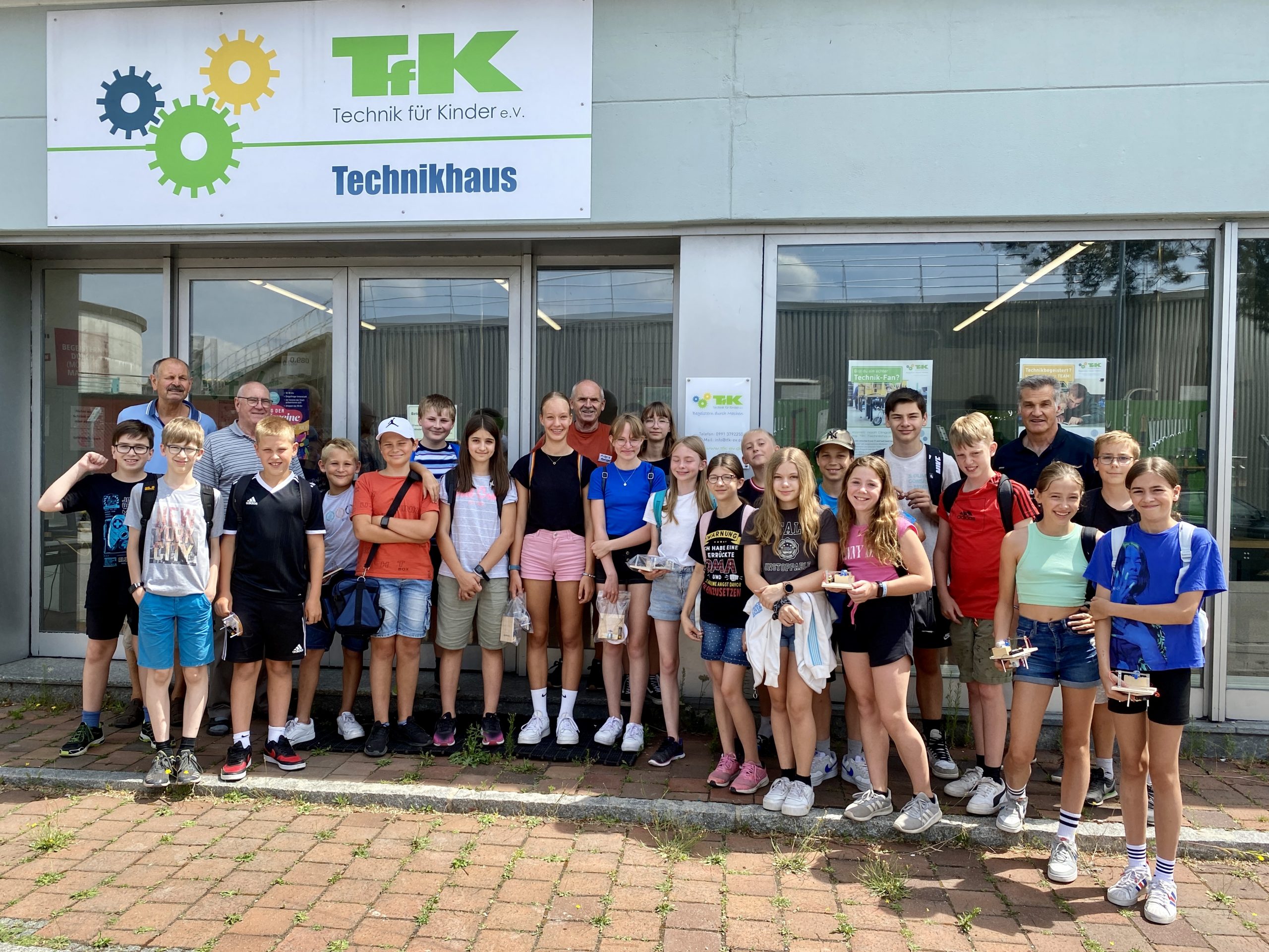 Besuch der Klasse 6b im Technikhaus in Dingolfing