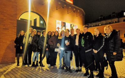 Vom Klassenzimmer ins Theater: Erster Ausflug des Theaterabos nach München ins Volkstheater